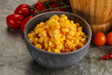 Sweet canned ripe corn grain