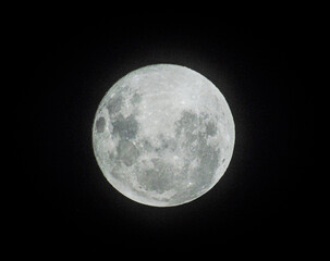 Moon in the sky / Luna llena