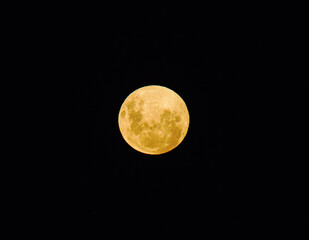 Full moon in the night sky / Luna llena © Mariano