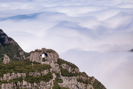 Pedra Furada acima das nuvens no  Morro da Igreja -  Urubici - Serra Catarinense - Serra Geral -  Santa Catarina - Brasil