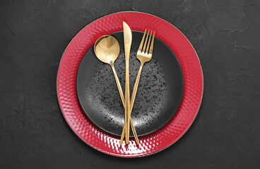 Elegant setting with shiny cutlery on black table, top view - obrazy, fototapety, plakaty