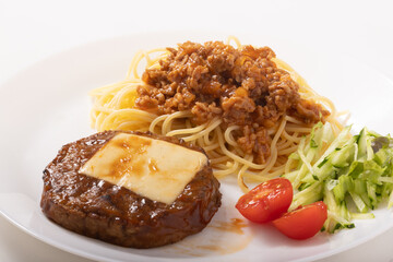 ハンバーグとミートソーススパゲティ