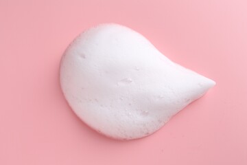 Sample of fluffy foam on pink background, top view - obrazy, fototapety, plakaty
