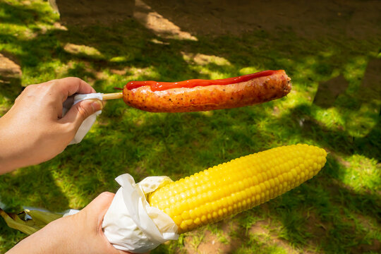 A popular combo of snack In the United States, skewer of sausage and roasted corn on the cob are fairly common when engaging in any outdoor activity. Because they are simple to cook or barbecue. 