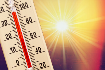 Sommer, Sonne und ein Thermometer  - obrazy, fototapety, plakaty