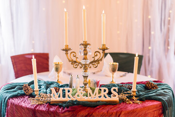 sweetheart table setting for bride and groom