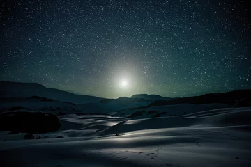 Poster aurora borealis over the mountains © quratul