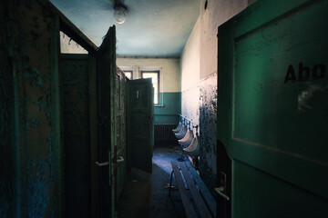 Toilette - WC - Badraum - Verlassener Ort - Beatiful Decay - Verlassener Ort - Urbex / Urbexing -...