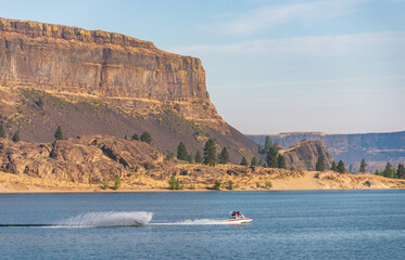 Obraz premium Steamboat Rock State Park by Banks Lake in the Grand Coulee, in Washington State