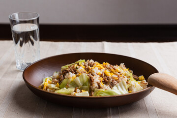 キャベツと挽肉の炒飯