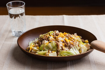 キャベツと挽肉の炒飯