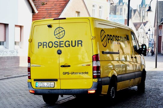 Prosegur: Gelber Sprinter f&uuml;r GPS &uuml;berwachte Geldtransporte des weltweit f&uuml;hrenden Unternehmens f&uuml;r Sicherheitsdienste.