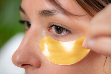 Under eye beauty pads, reducing puffiness and rejuvenating the delicate skin around your eyes