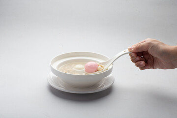 chef boiled red bean peanut paste sweet hot soup with peanut and black sesame glutinous ball tang yuan traditional asian dessert halal food vegan menu for Hong Kong cafe