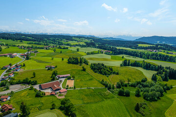 Das Westallgäu bei Oberreute an der Deutschen Alpenstraße im Luftbild