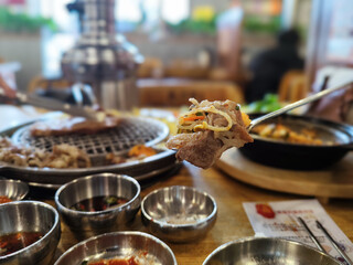 I ate Korean barbecue near Dongcheng Wanda in Dongguan City, China. I also ordered seafood scallion pancake bibimbap, which was delicious.