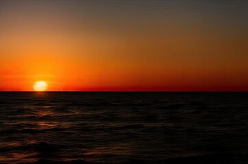 Obraz premium Beautiful red sunset