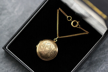 Antique Victorian Era 14Ct Rolled Gold Hand Engraved Floral Heart, Round 2 Photos Locket Pendant...