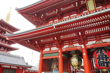 Sensoji or Asakusa Kannon Temple in Asakusa, Tokyo, Japan - 日本 東京 浅草 浅草寺 宝蔵門	 - obrazy, fototapety, plakaty