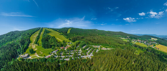Der Bikepark am Geißkopf im Bayerwald nahe Bischofsmais im Luftbild