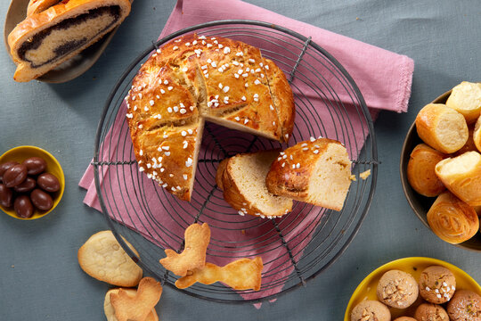 Easter flat cakes and other Easter pastries
