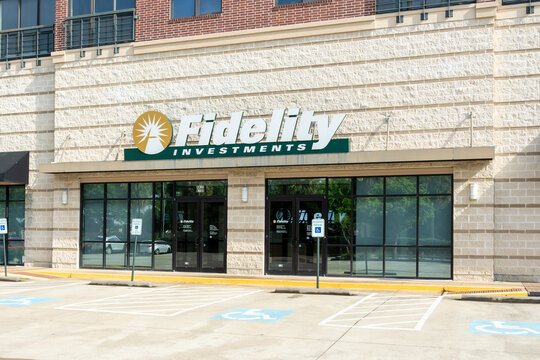 
Houston, Texas, USA - April 7, 2024: A Fidelity branch in 
Houston, Texas, USA. Fidelity Investments is an American mutual-fund provider.
