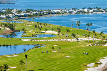 Obraz premium Golf course on ocean shore in southwest Florida. Seaside golfing field in Boca Grande