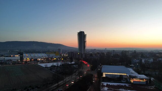 Turm (Schwabenlandtower) thront &uuml;ber der Stadtlandschaft von Fellbach