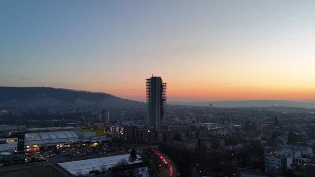 Turm (Schwabenlandtower) thront &uuml;ber der Stadtlandschaft von Fellbach