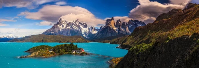 Tableaux ronds sur plexiglas Cuernos del Paine Around Chilean Patagonia