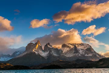 Acrylglas douchewanden met foto Cuernos del Paine Dramatic dawn in Torres del Paine, Chile