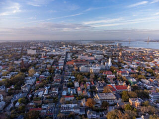 Obraz premium Downtown Charleston, South Carolina, USA, sunset, aerial view.