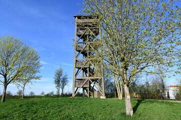 Ein Holzturm in der Eifel
