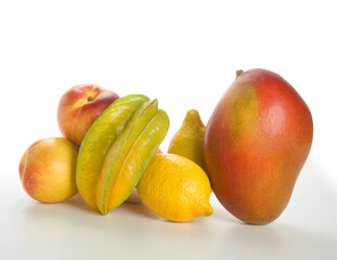 Frutas tropicais em fundo de studio