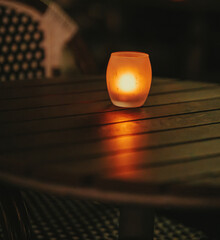 light bulb on the table restaurant night 