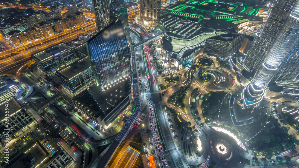 Poster dubai downtown street with busy traffic and skyscrapers around timelapse.