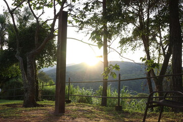 pôr do sol nas montanhas mineiras