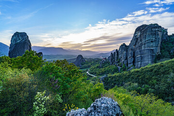 The Meteora is a rock formation in northwestern Greece, hosting one of the largest and most precipitously built complexes of Eastern Orthodox monasteries, second in importance only to Mount Athos. - obrazy, fototapety, plakaty