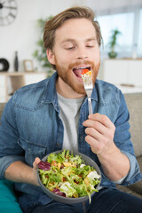 handsome man eating fresh healthy salad - obrazy, fototapety, plakaty