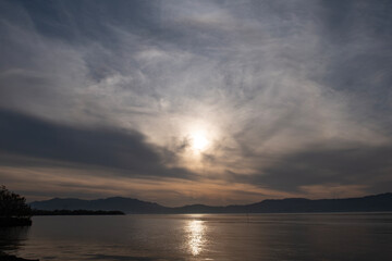 Obraz premium 琵琶湖畔の夕暮れ 滋賀県草津市
