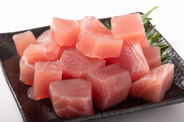 ［静岡県産］きはだまぐろ　（刺身用　角切り）