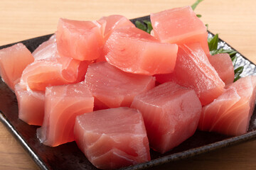 ［静岡県産］きはだまぐろ　（刺身用　角切り）