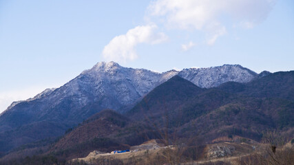 Obraz premium snow covered mountains