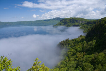霧に包まれる十和田湖
