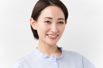 Fototapeta premium 半袖の若い女性 