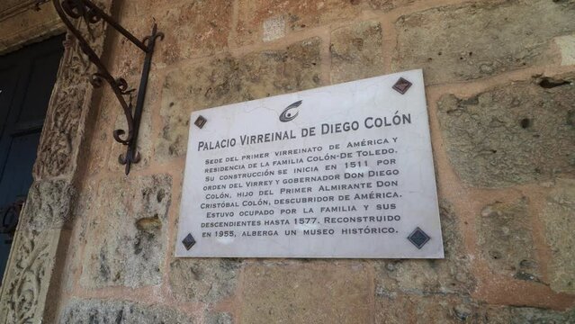 Metal plaque with information on the construction and belonging of the Viceregal Palace of Diego Colon