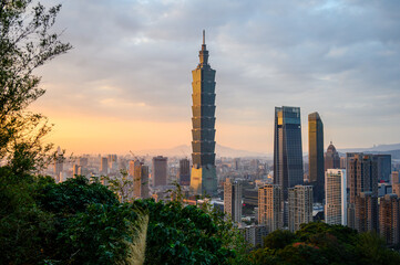 Naklejka premium Taipei 101 in Taiwan during sunset