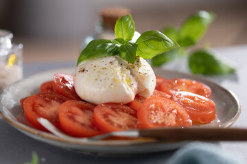 Mozzarella salad with tomatoes and basil - 781851447