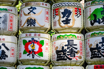 Barriles de sake en parques de japon