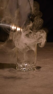 Smoked whiskey preparation - droping smoked ice